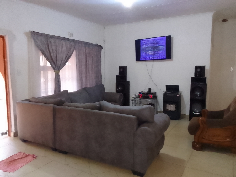 3 Bedroom Property for Sale in Geelhoutpark North West